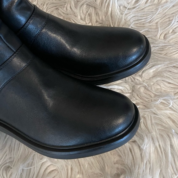 New | White Mountain | Black Boots - Picture 7 of 15